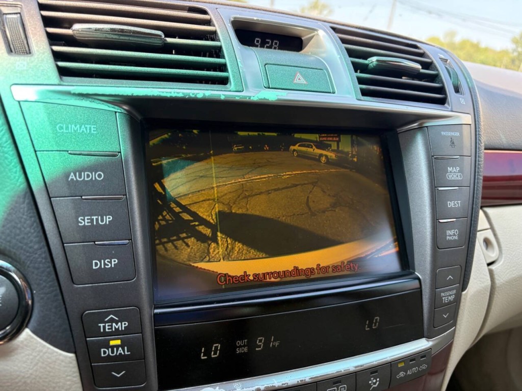 2012 Lexus LS 460 Image 17