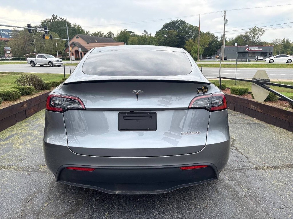 2024 Tesla Model Y Image 4