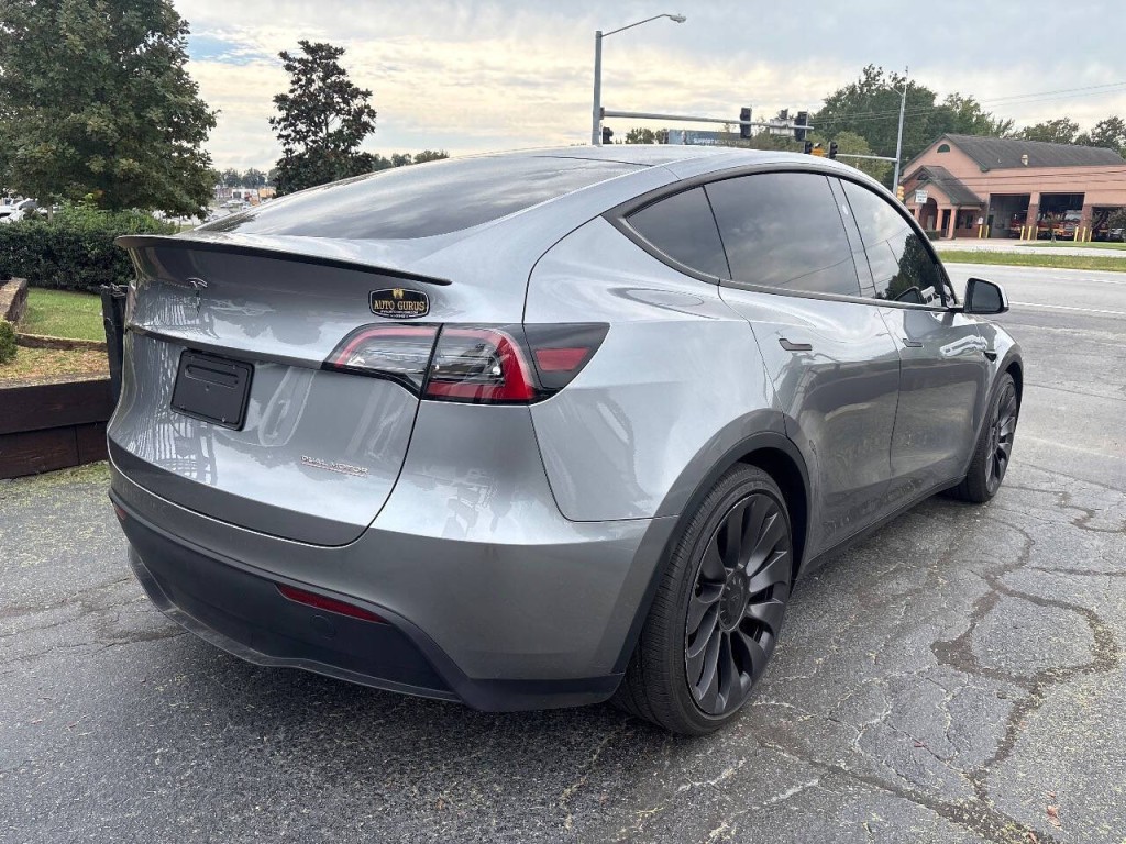 2024 Tesla Model Y Image 5