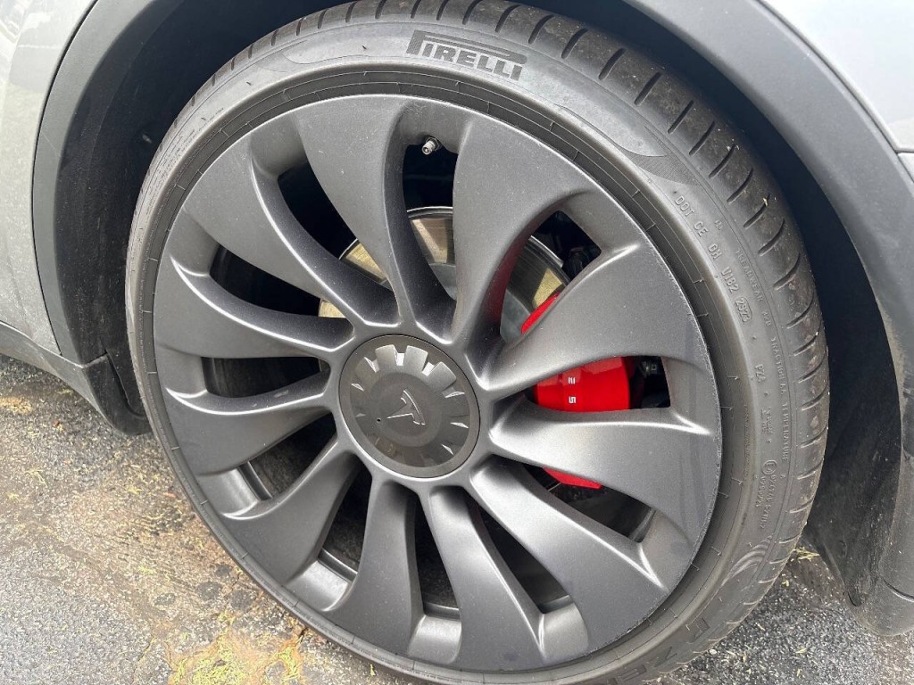 2024 Tesla Model Y Image 8