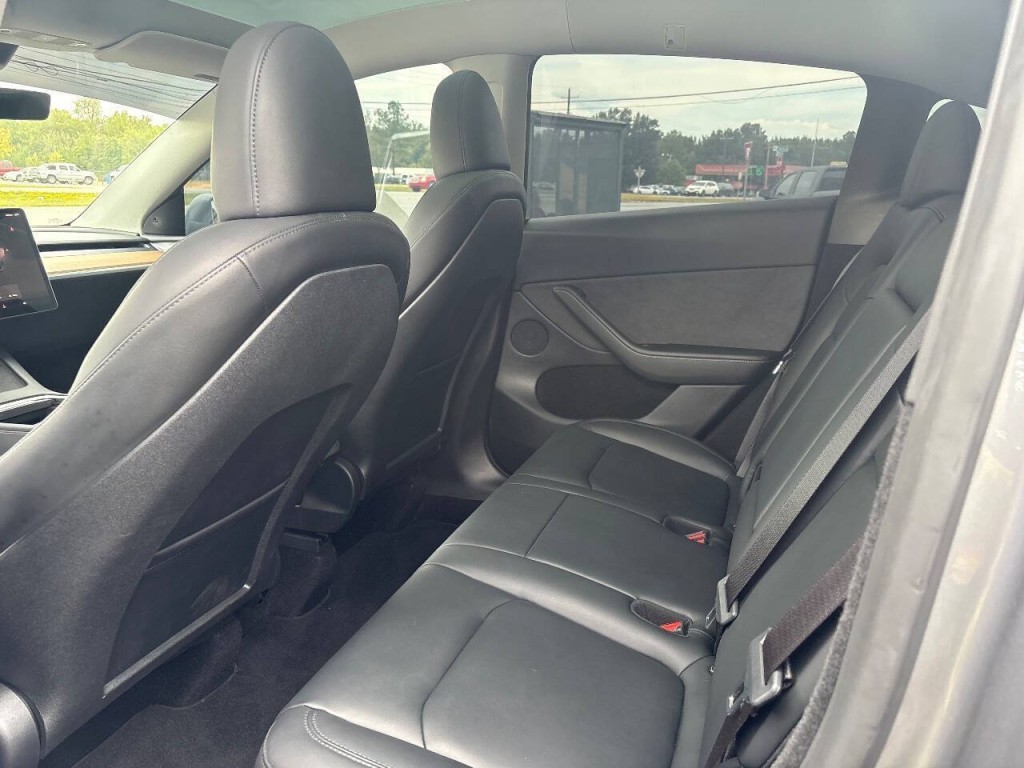 2024 Tesla Model Y Image 11