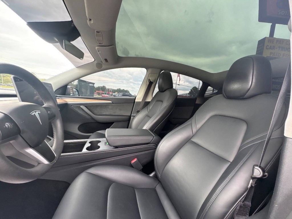 2024 Tesla Model Y Image 12