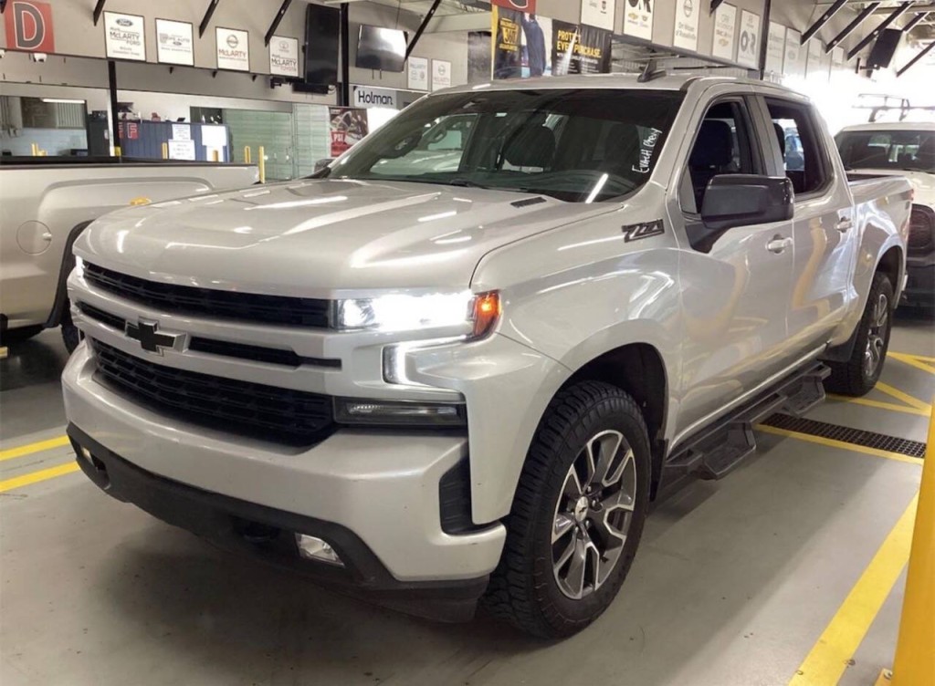 2021 Chevrolet Silverado 1500 Image 2