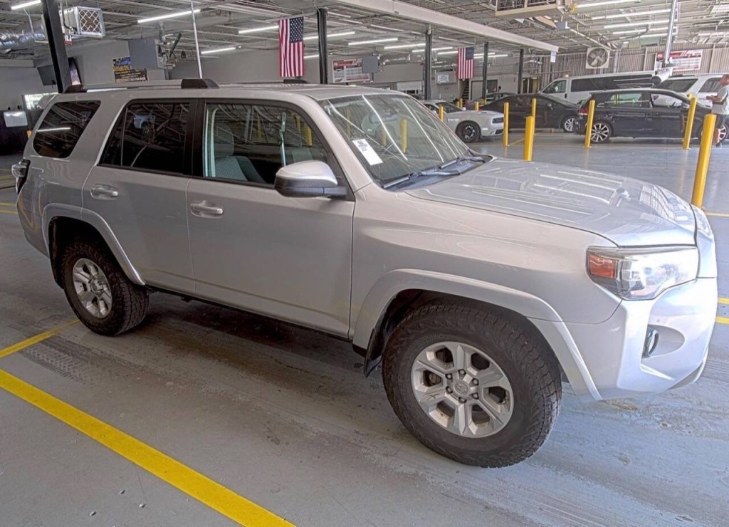 2019 Toyota 4Runner Image 3