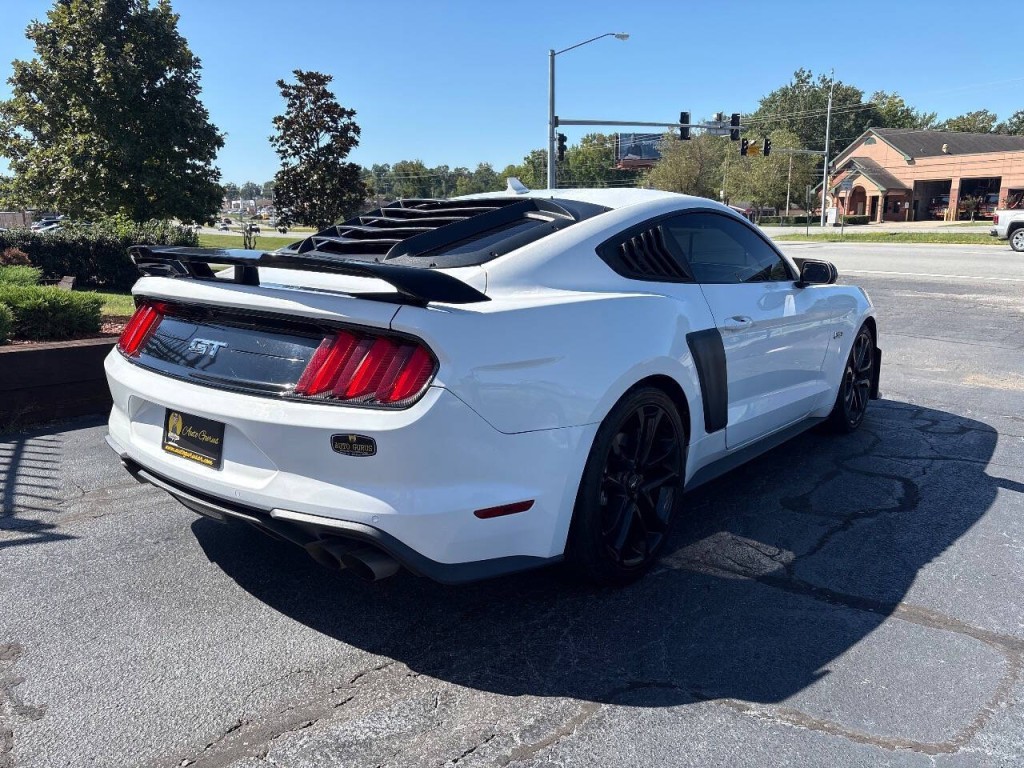 2022 Ford Mustang Image 6