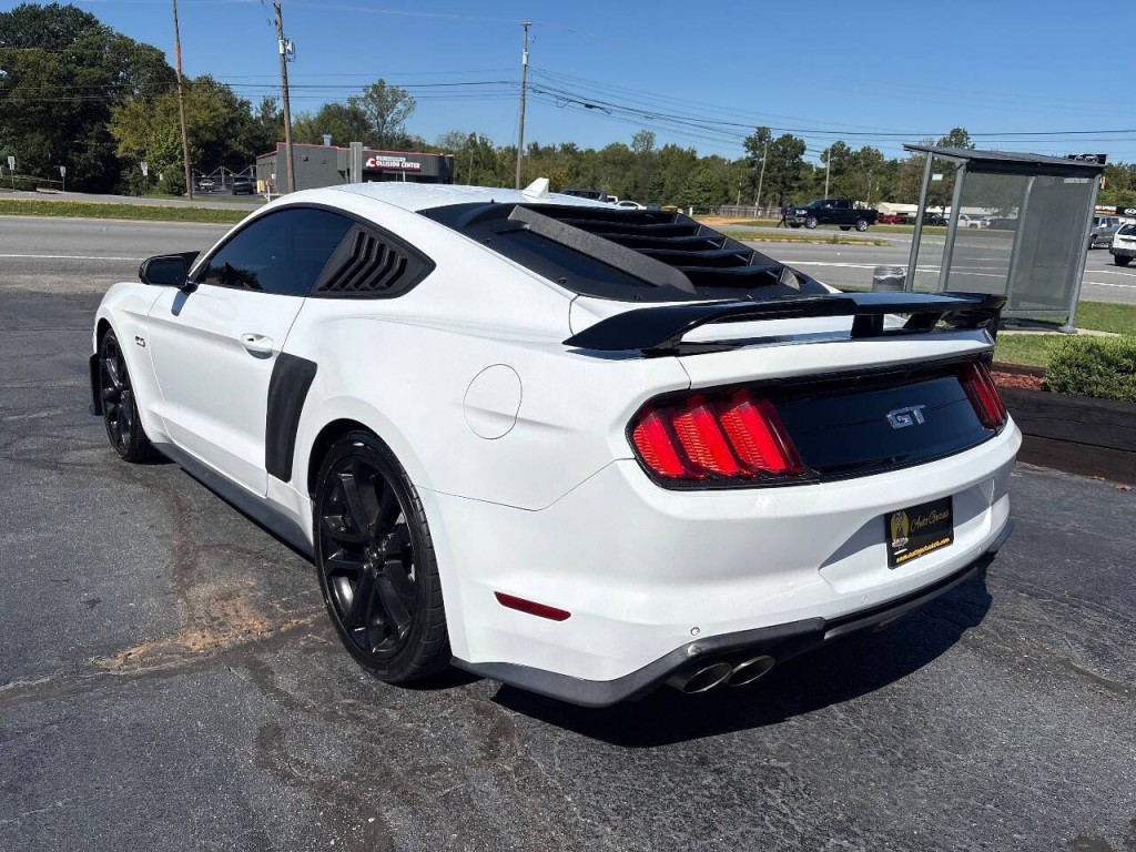 2022 Ford Mustang Image 8