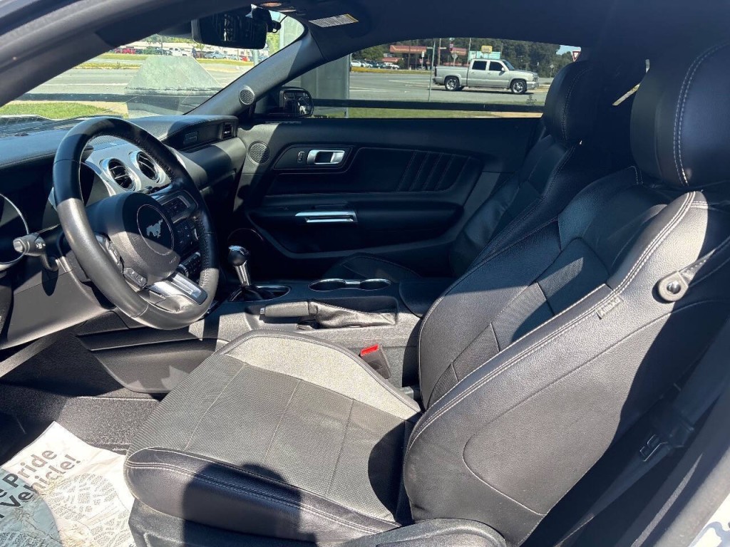 2022 Ford Mustang Image 11