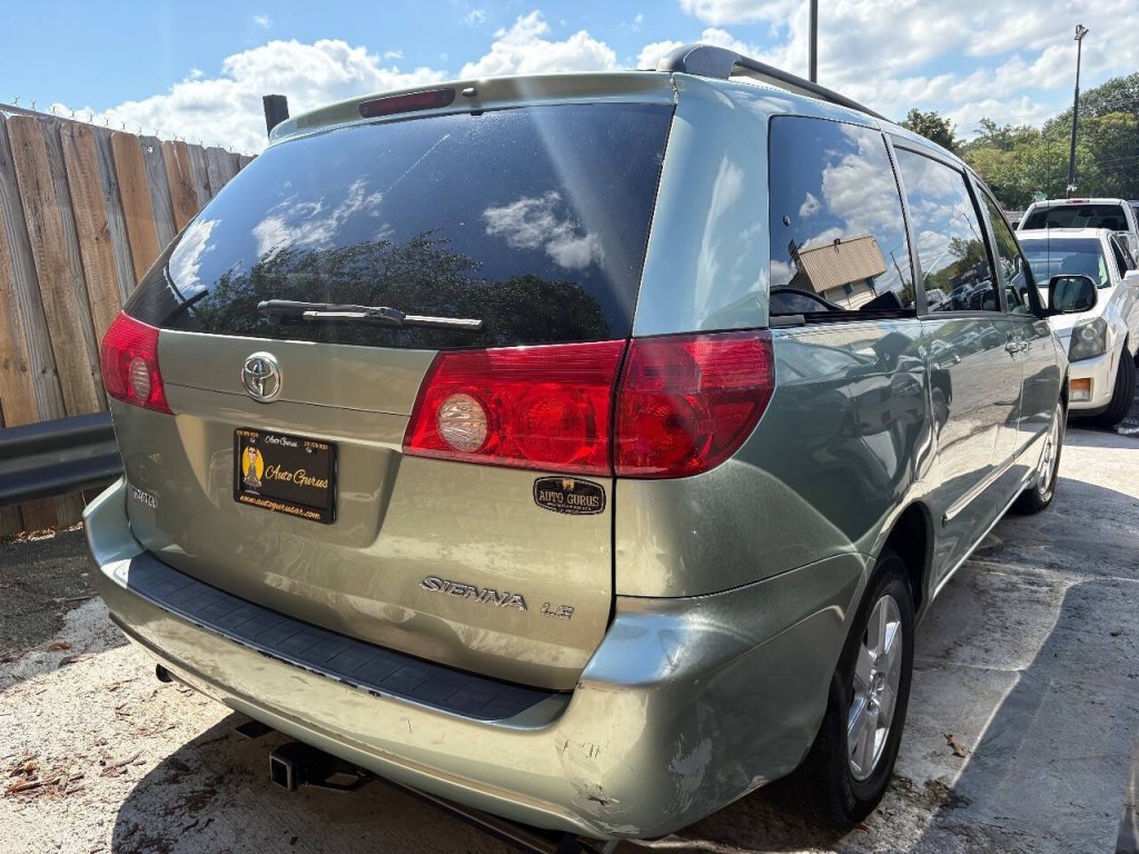2009 Toyota Sienna Image 4