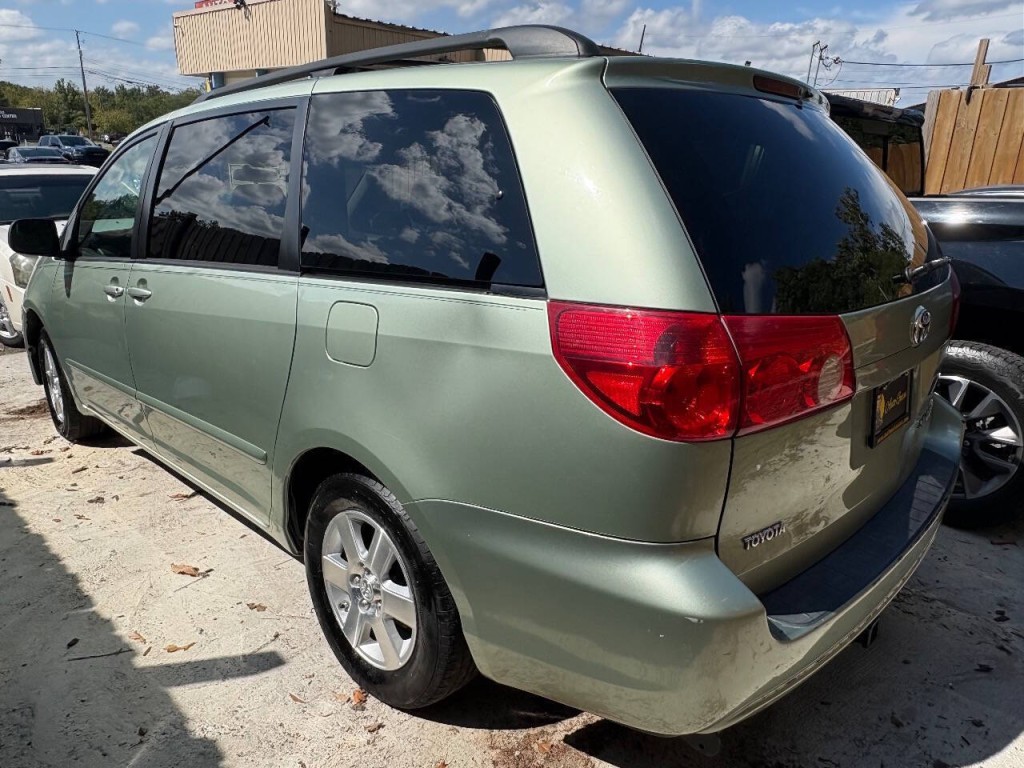 2009 Toyota Sienna Image 5