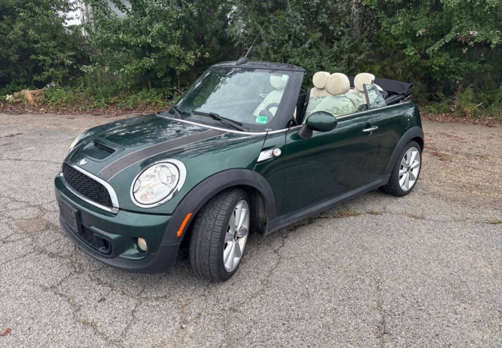 2012 MINI Cooper Image 2