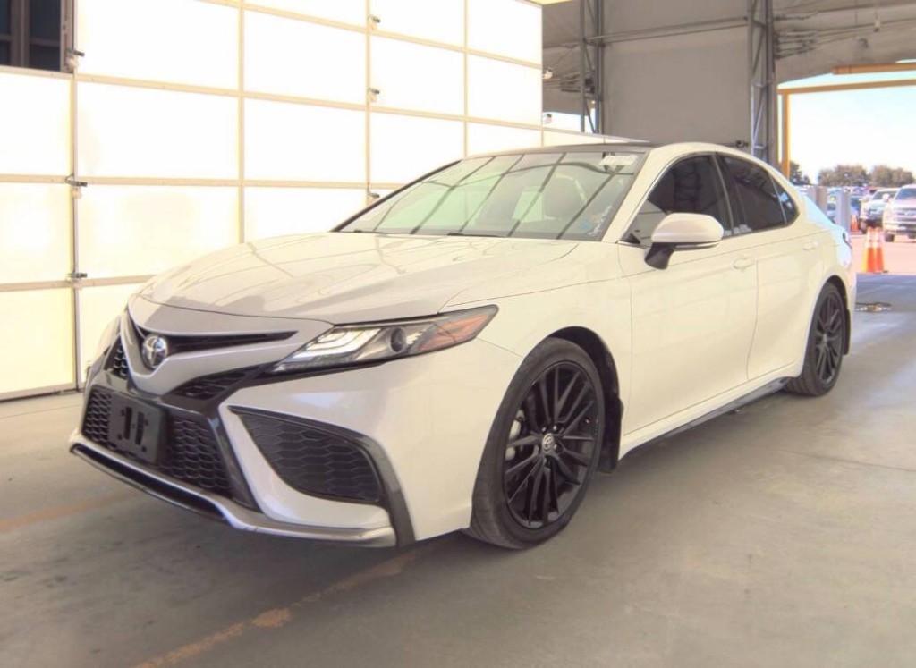 2021 Toyota Camry Image 2