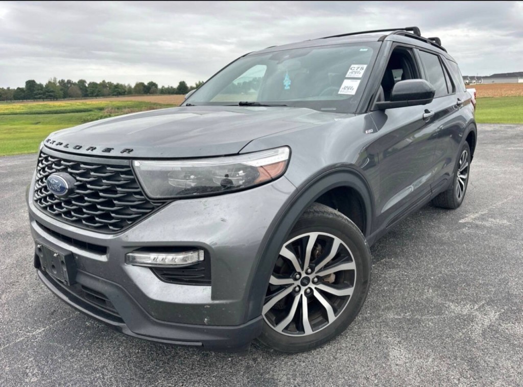 2022 Ford Explorer Image 2