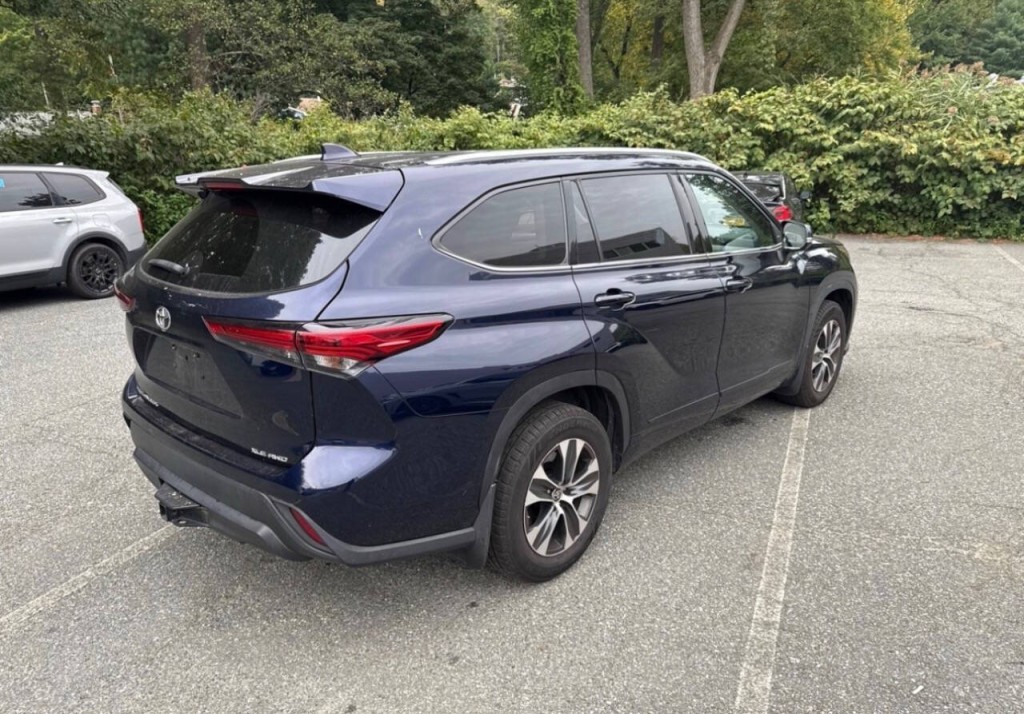 2021 Toyota Highlander Image 4