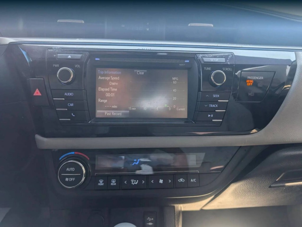 2016 Toyota Corolla Image 8
