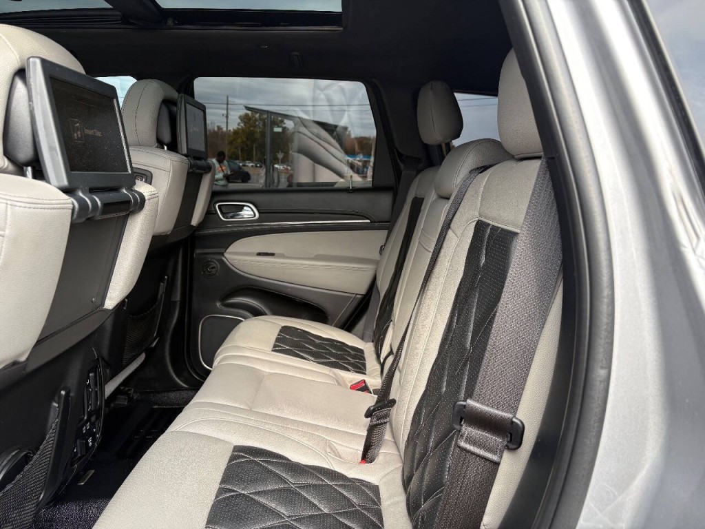 2017 Jeep Grand Cherokee Image 11