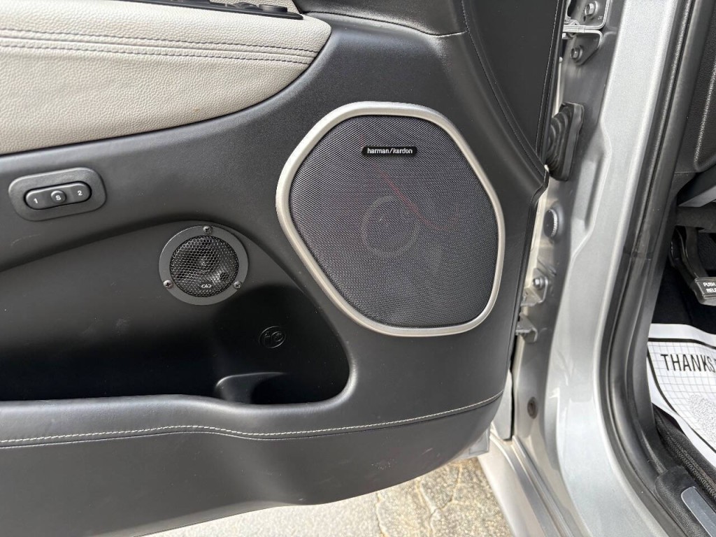 2017 Jeep Grand Cherokee Image 12