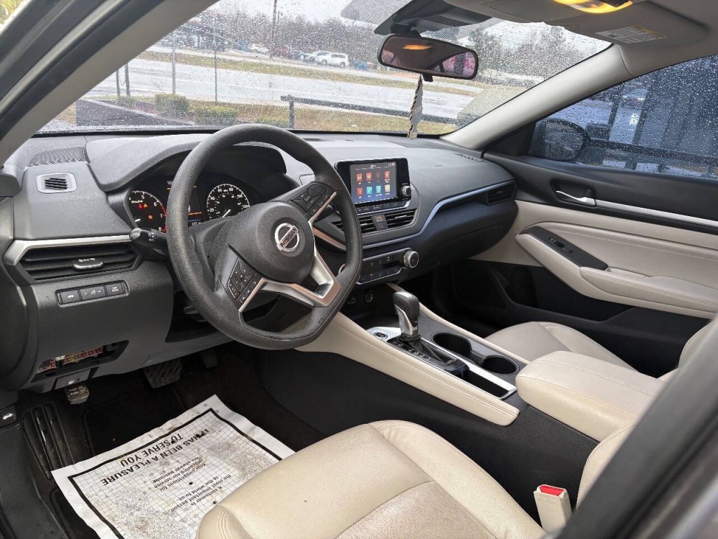 2022 Nissan Altima Image 8