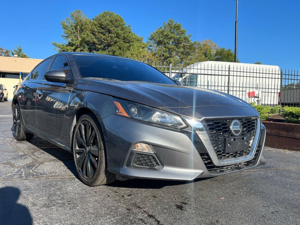 2022 Nissan Altima Image 2