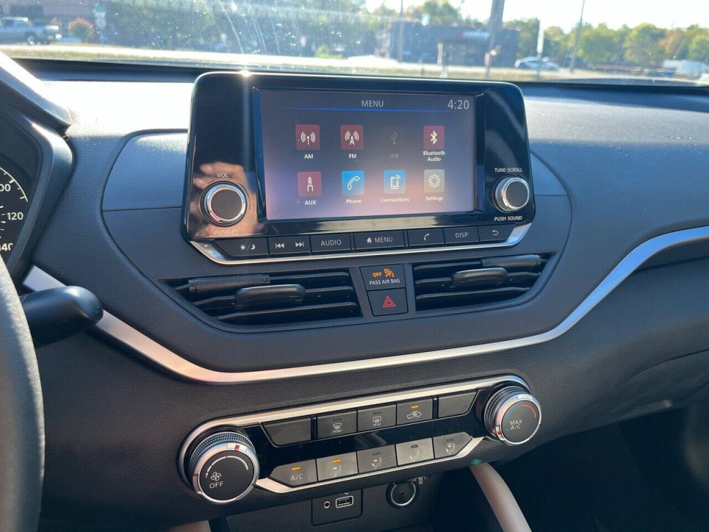 2022 Nissan Altima Image 12