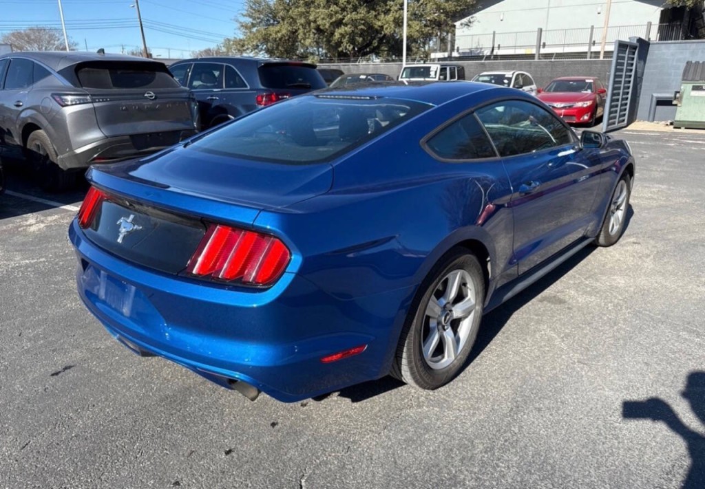 2017 Ford Mustang Image 3