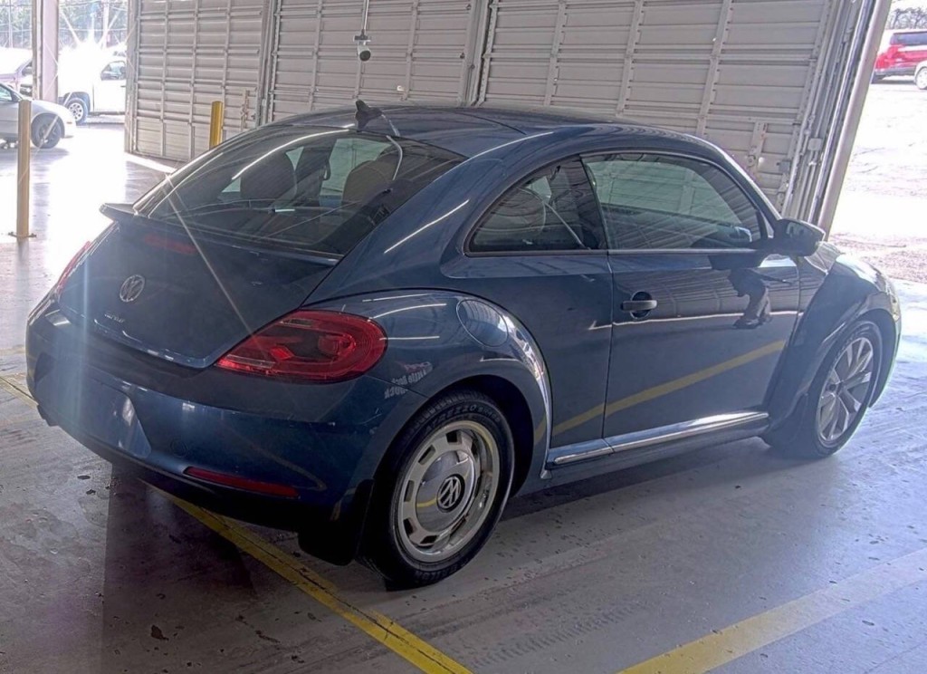 2016 Volkswagen Beetle Image 4