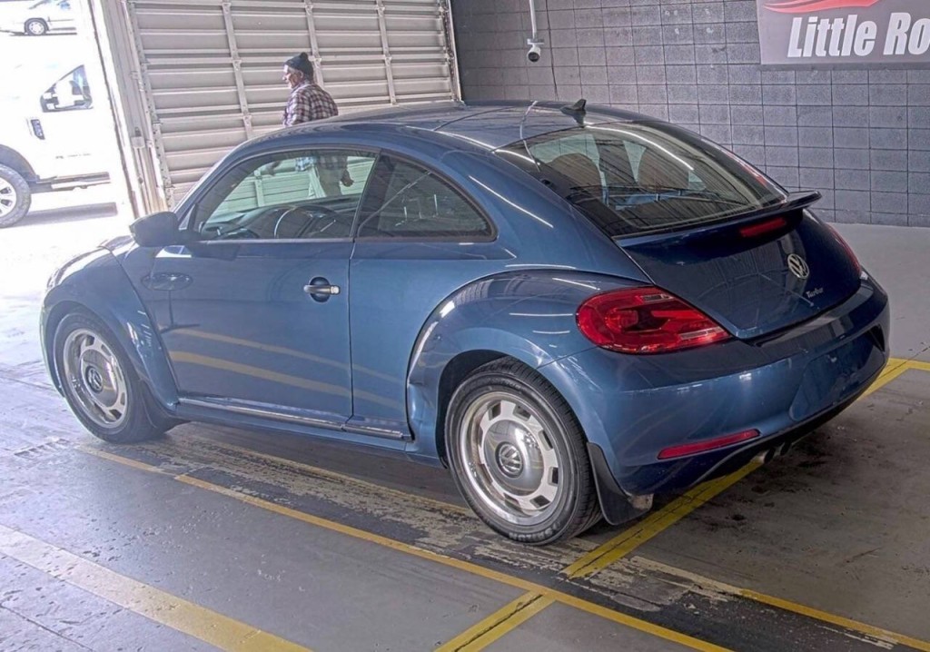 2016 Volkswagen Beetle Image 5