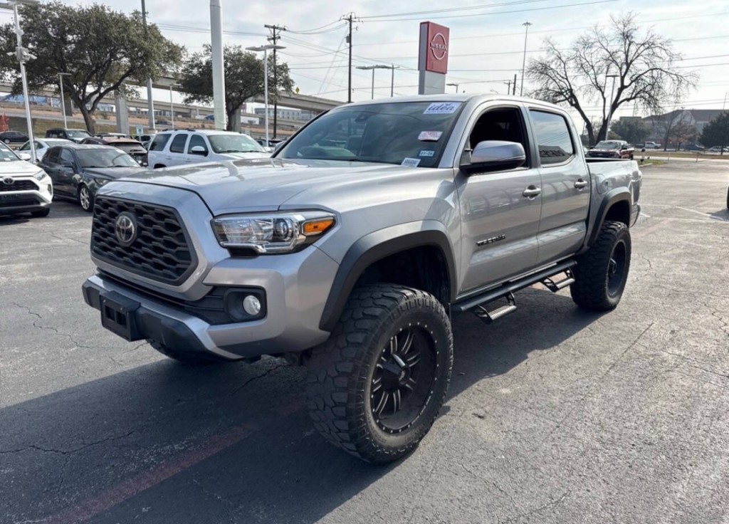 2020 Toyota Tacoma Image 2