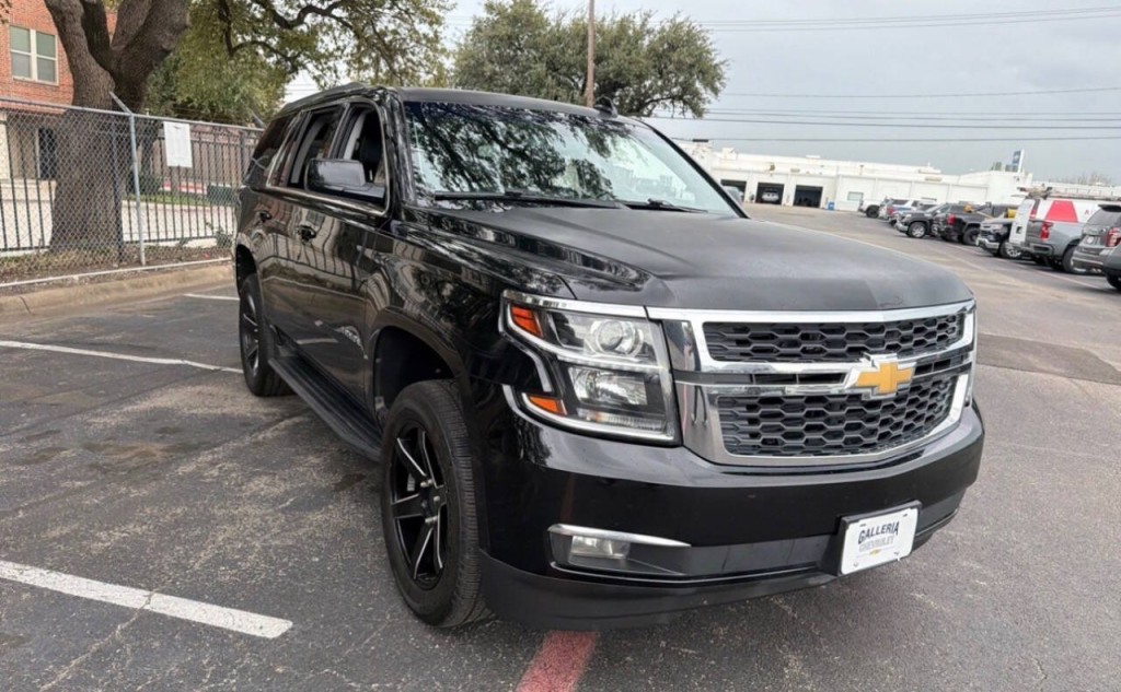 2017 Chevrolet Tahoe Image 3