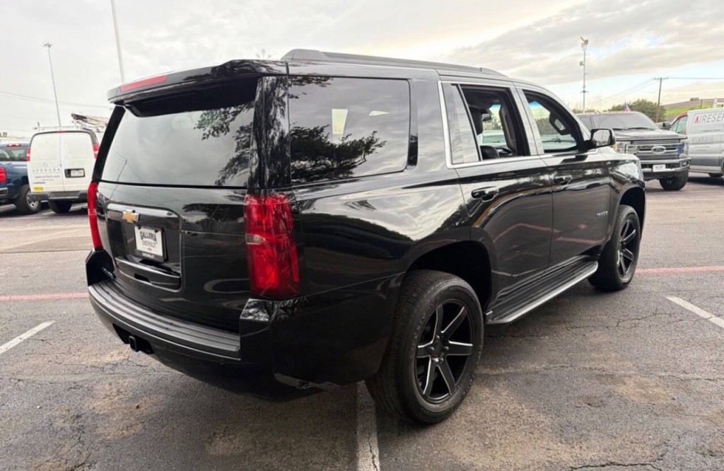 2017 Chevrolet Tahoe Image 4
