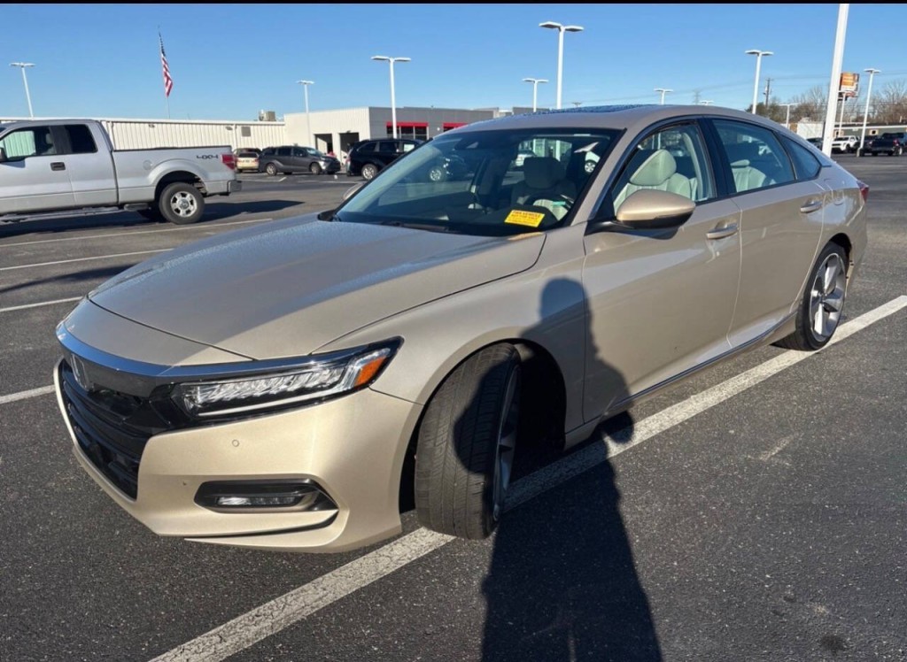 2018 Honda Accord Image 2