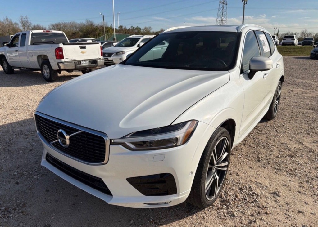 2018 Volvo XC60 Image 2