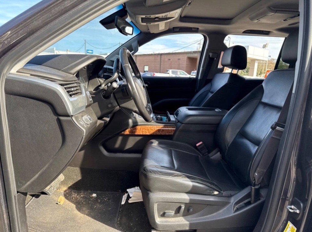 2017 Chevrolet Suburban Image 6