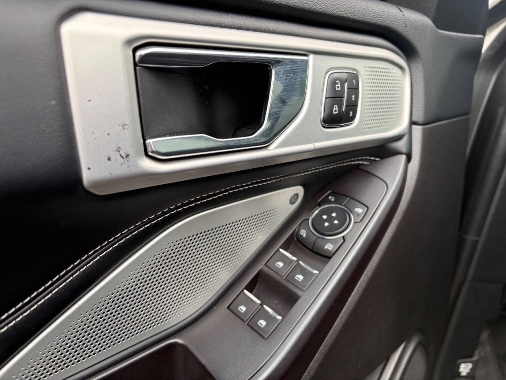 2020 Ford Explorer Image 14