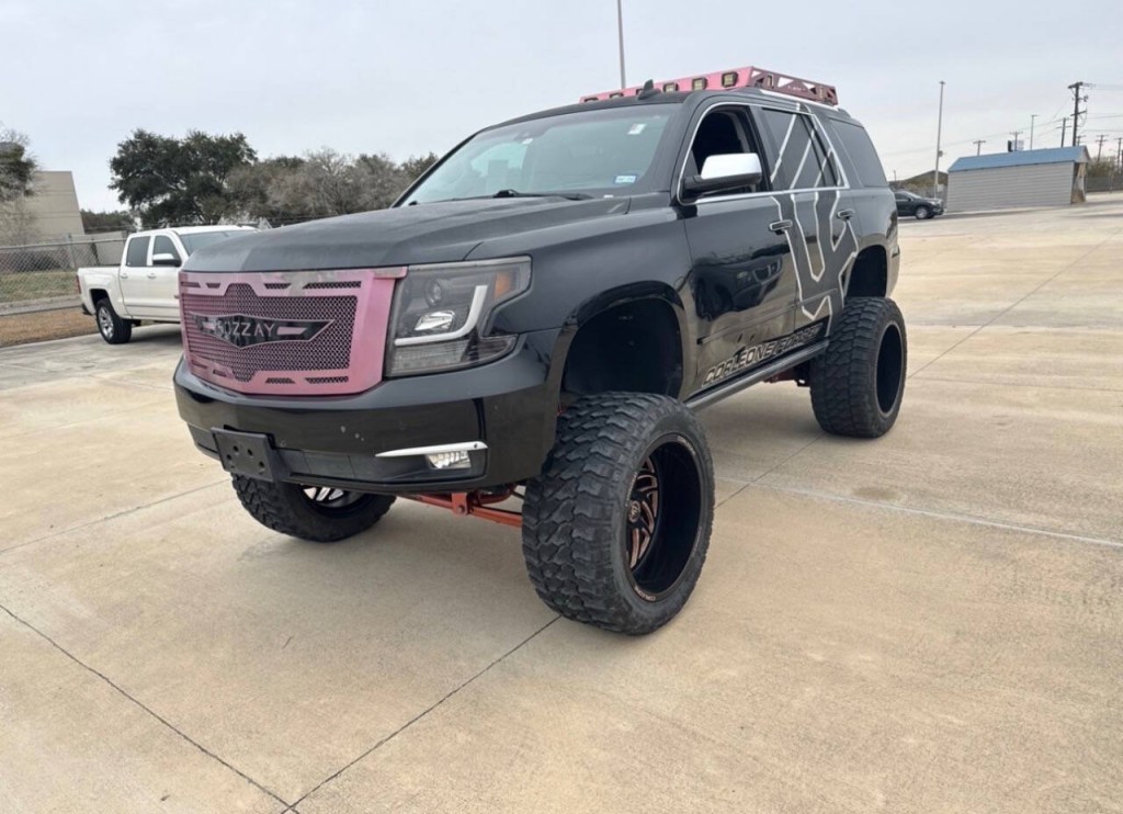 2016 Chevrolet Tahoe Image 2