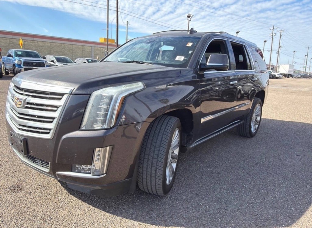 2016 Cadillac Escalade Image 2