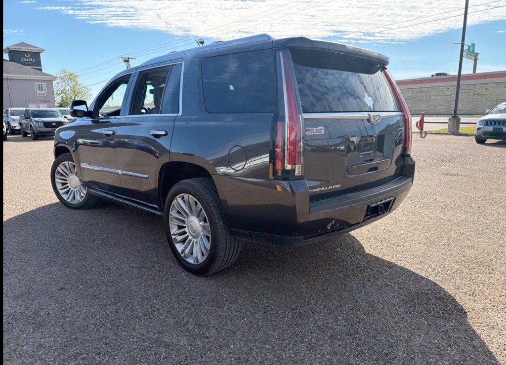 2016 Cadillac Escalade Image 4