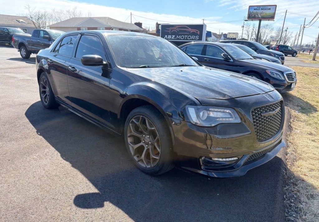 2017 Chrysler 300 Image 3