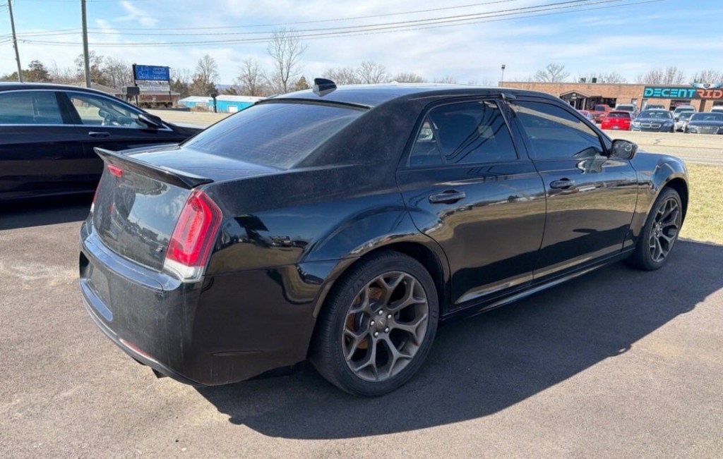 2017 Chrysler 300 Image 4