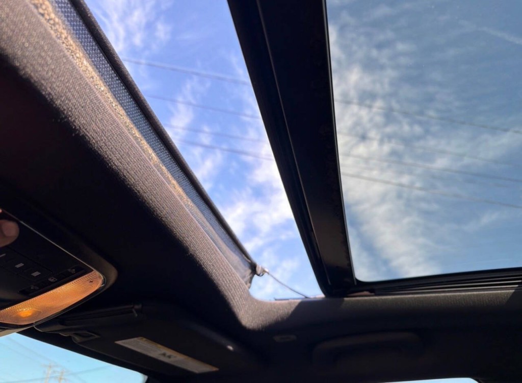 2017 Chrysler 300 Image 7