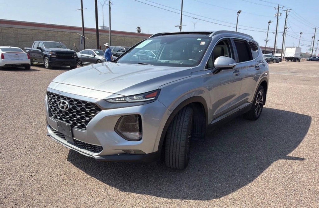 2020 Hyundai Santa Fe Image 2