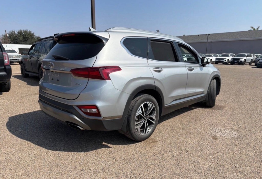 2020 Hyundai Santa Fe Image 4
