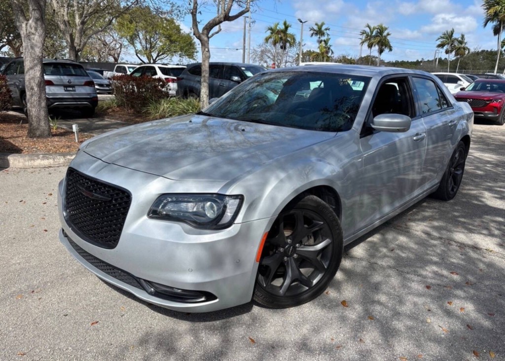 2021 Chrysler 300 Image 2