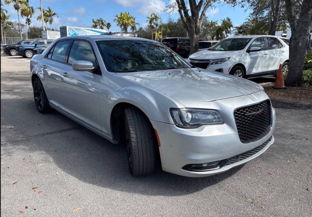 2021 Chrysler 300 Image 3