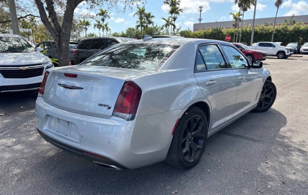 2021 Chrysler 300 Image 4