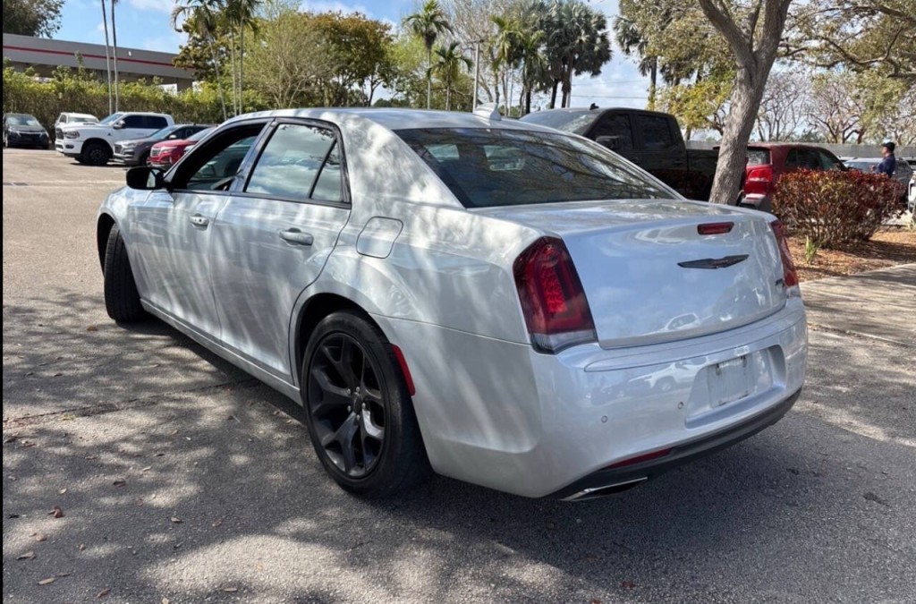 2021 Chrysler 300 Image 5