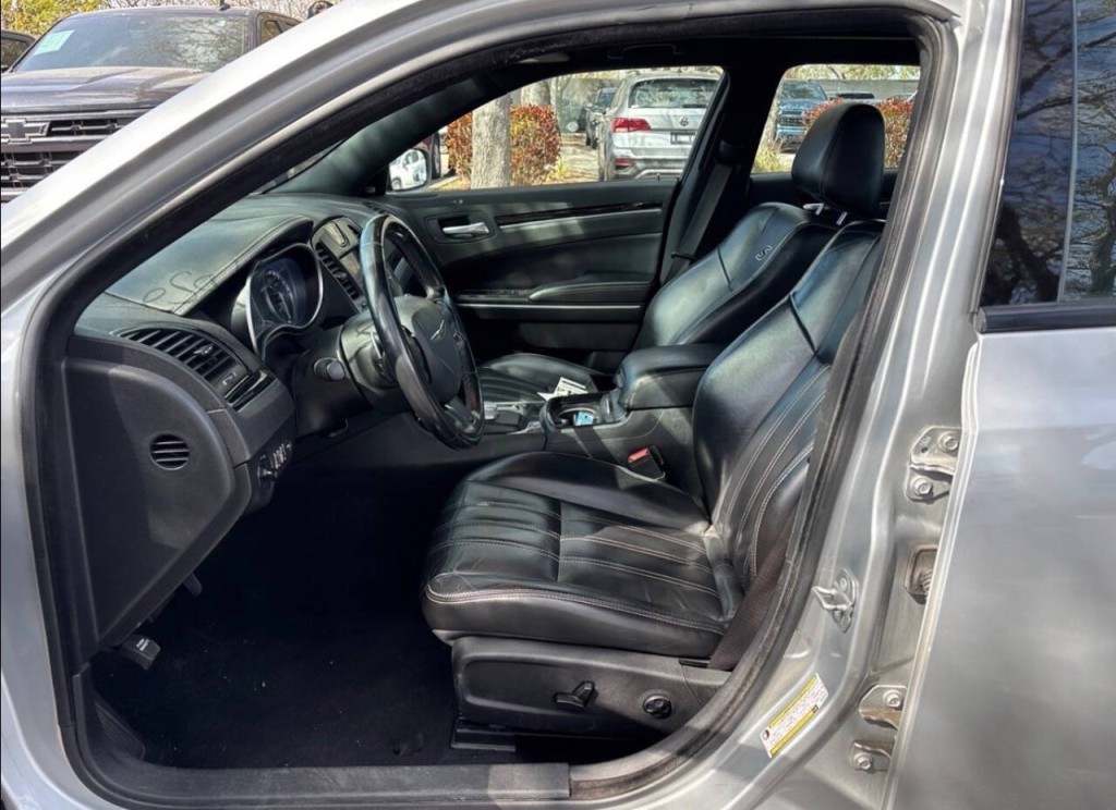 2021 Chrysler 300 Image 6