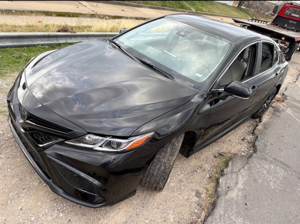 2023 Toyota Camry Image 2