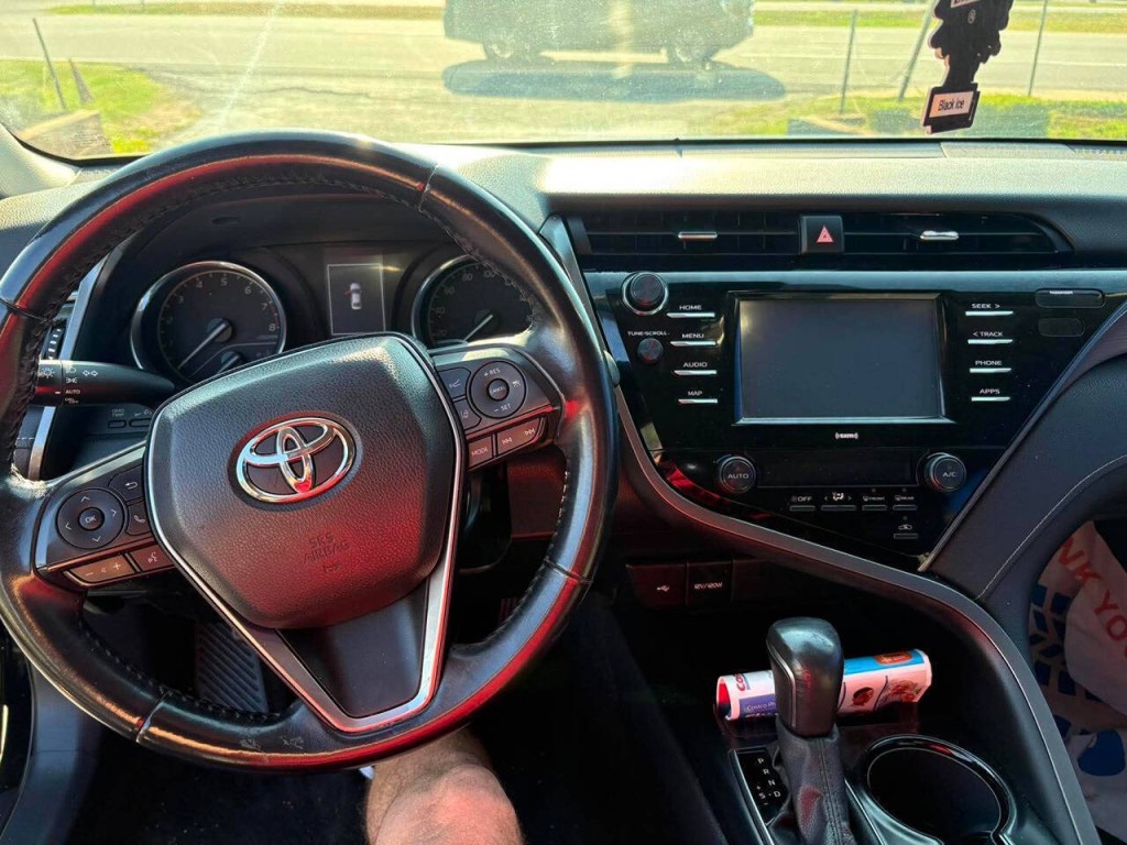 2020 Toyota Camry Image 8