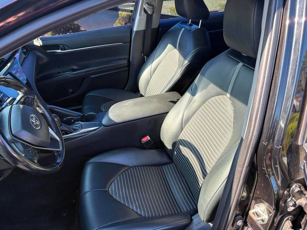 2020 Toyota Camry Image 9