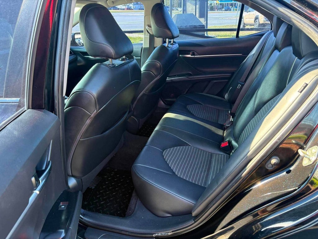 2020 Toyota Camry Image 10